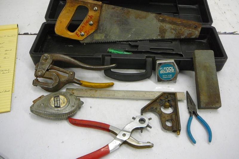lot 42 image: Lot of miscellaneous tools and a to...