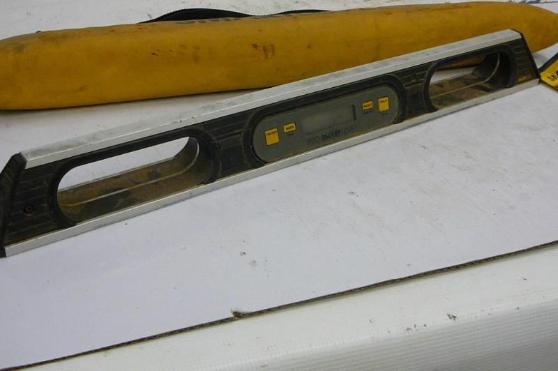 lot 62 image: 1 Electric Pro Smart Level with cas...