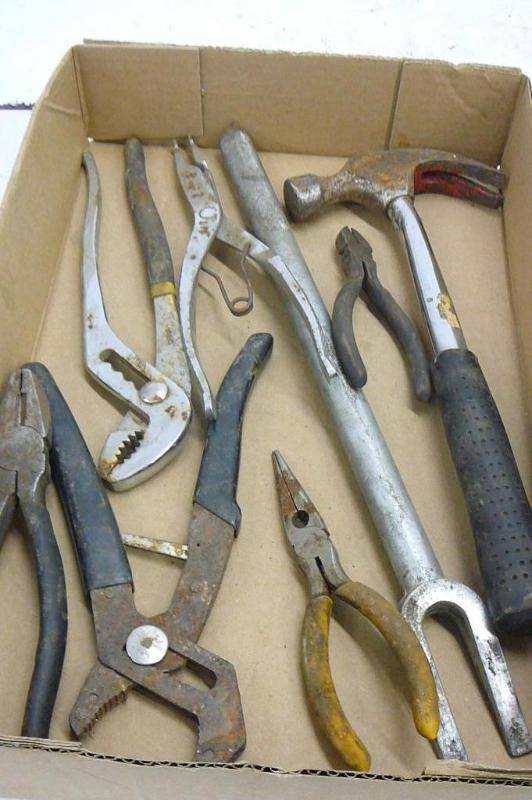 lot 65 image: Lot of Miscellaneous Hand Tools Sol...
