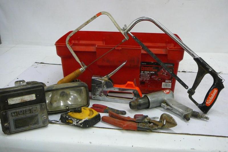 lot 68 image: 19" Plastic tool box with lots...
