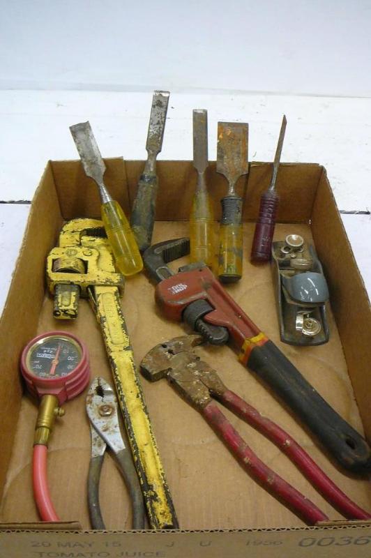 lot 70 image: Lot of Miscellaneous Hand Tools Sol...