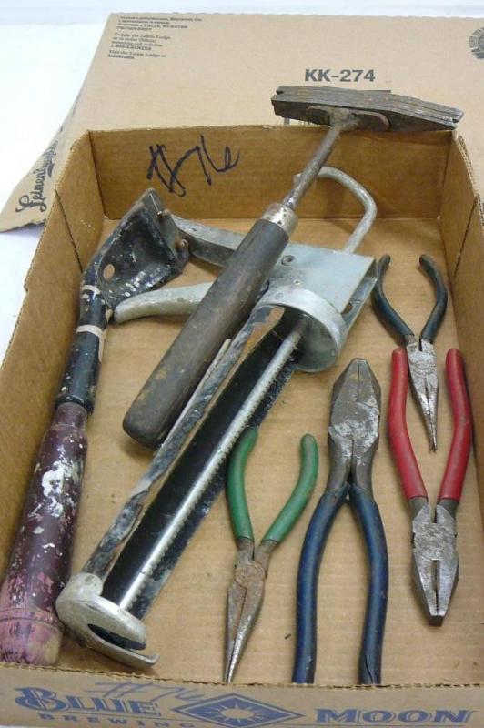 lot 76 image: Lot of Miscellaneous Hand Tools Sol...