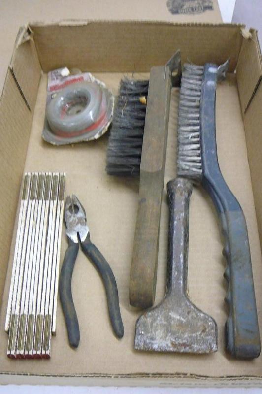 lot 79 image: Lot of Miscellaneous Hand Tools Sol...