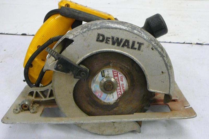 lot 84 image: DeWalt Skill Saw 7-14" Ser# 4...