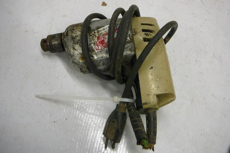 lot 86 image: Black & Decker Drill 14  ...