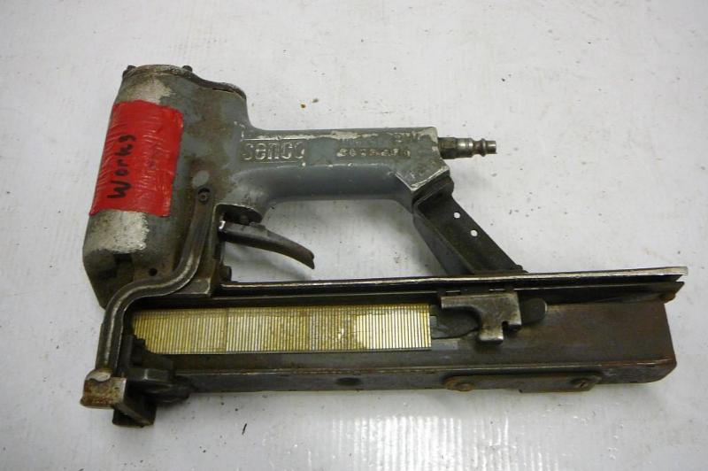 lot 94 image: Senco&nbspAir Stapler Gun WORKS So...