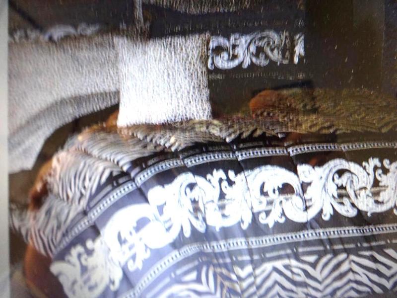 TAJ COMFORTER SET  SHEET SET-QUEEN...