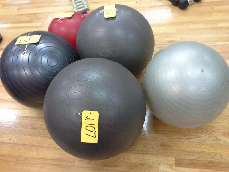 lot 107 image: 5 exercise balls