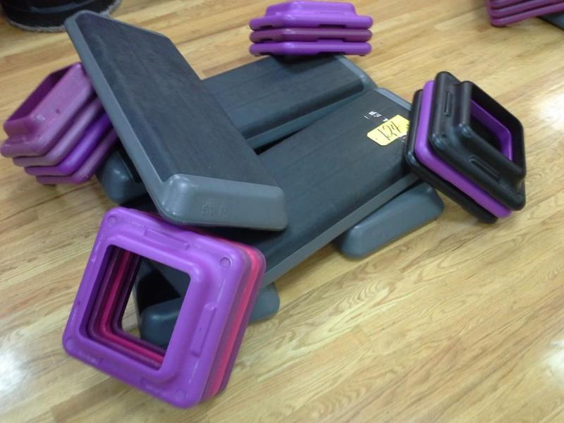 lot 124 image: step aerobic components.
