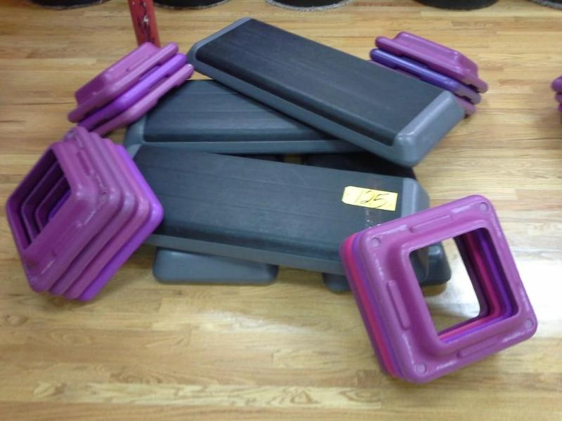 lot 125 image: step aerobic components.
