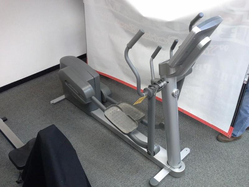 lot 14 image: LifeFitness,  elliptical trainer