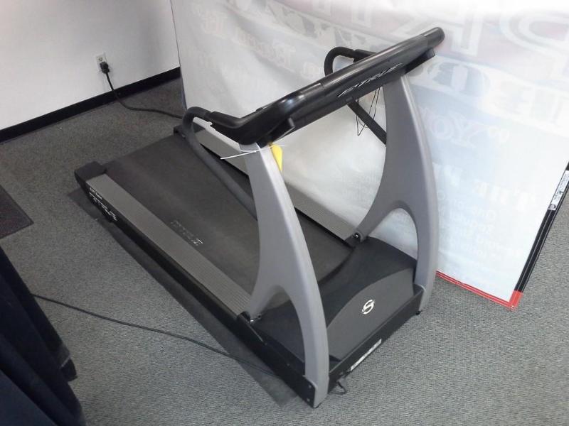 lot 16 image: TRUE treadmill