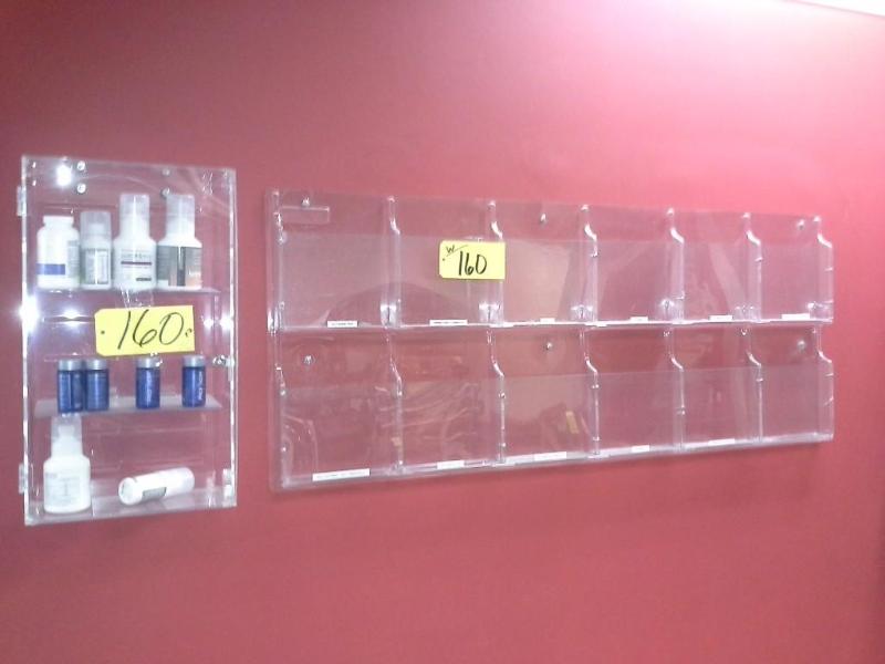 lot 160 image: Plastic Wall Mounted Displays