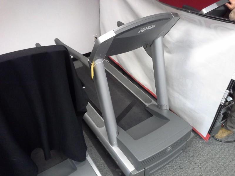 lot 18 image: LifeFitness, treadmill