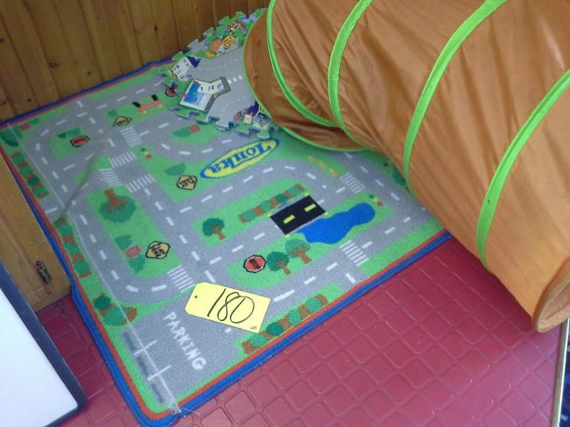 lot 180 image: Large sized puzzle,