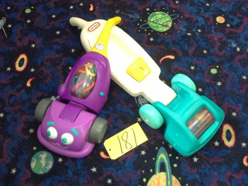 lot 181 image: Child size Vacuums,