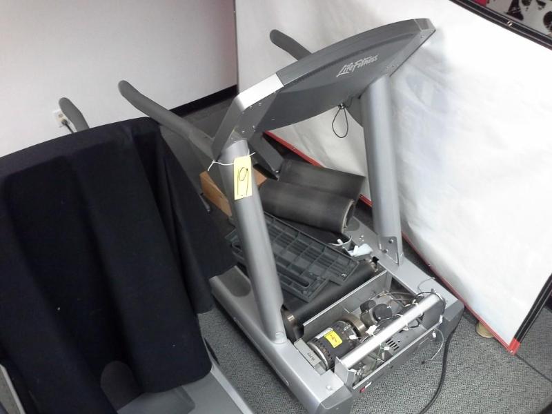 lot 19 image: LifeFitness, treadmill
