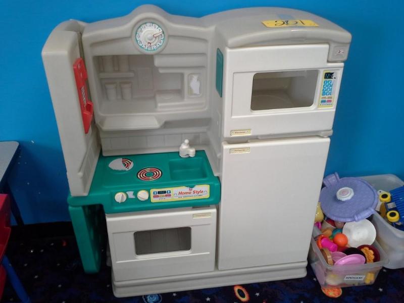 lot 201 image: Childs homemaker Kitchen unit