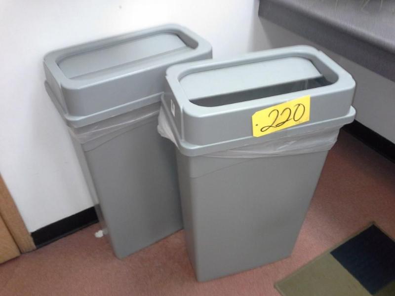 lot 220 image: 23 gallon Wall Hugger
