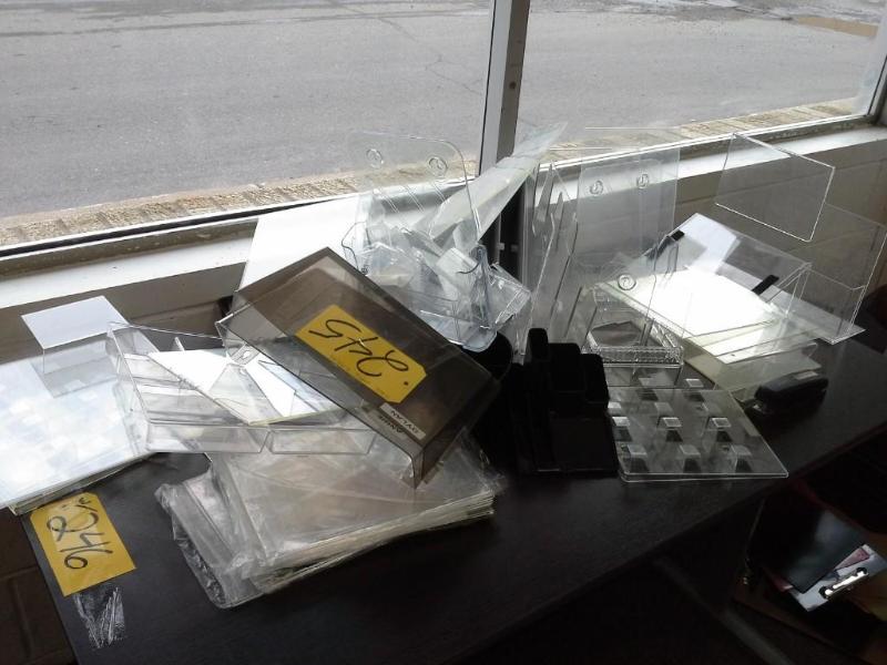 lot 245 image: Office accessories