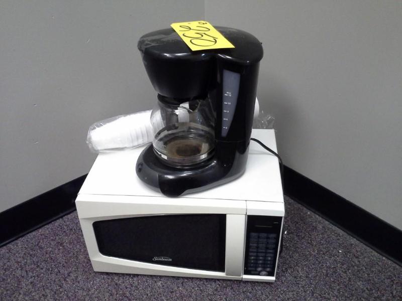 lot 250 image: Sunbeam Microwave