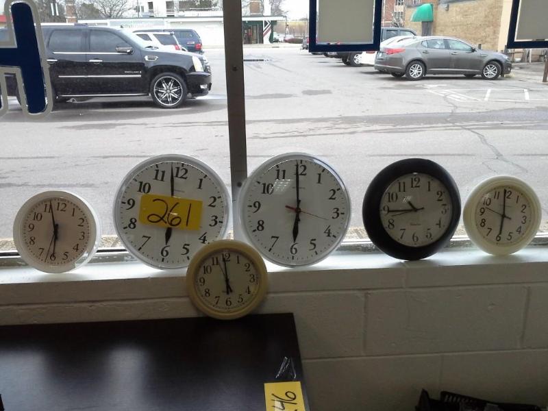 lot 261 image: Battery operated wall clocks.