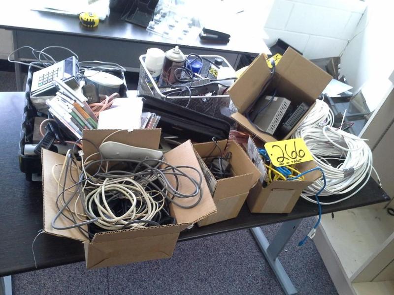 lot 266 image: Very large lot electronic cable
