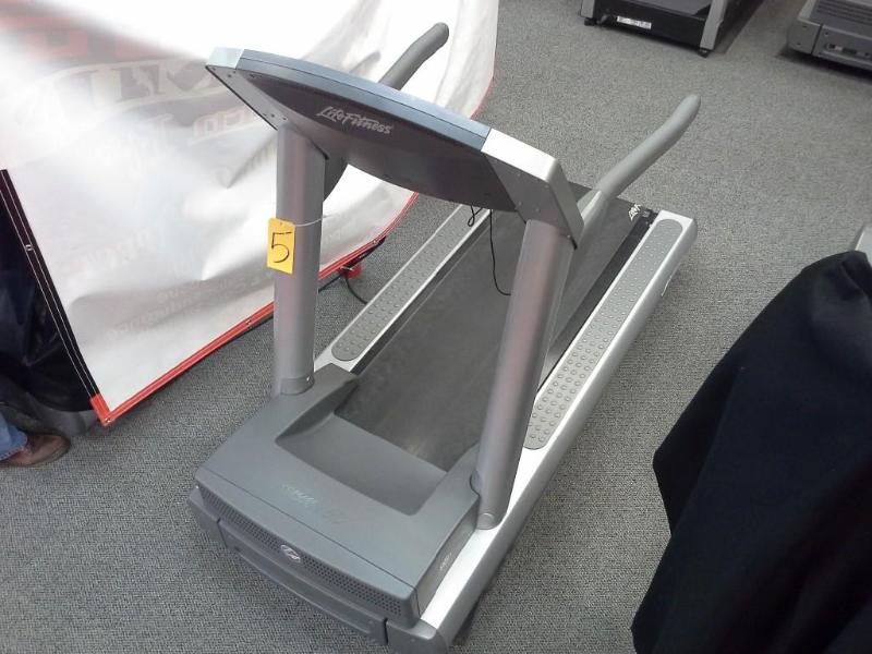 lot 5 image: LifeFitness, treadmill