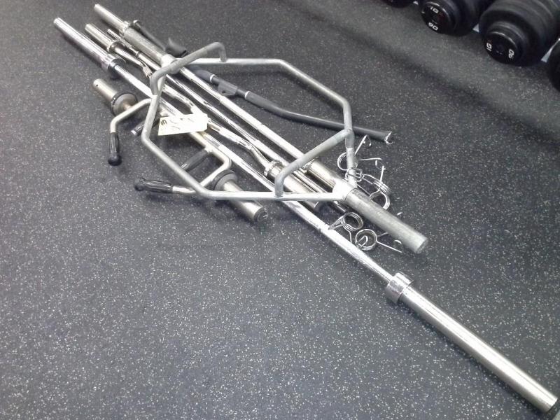 lot 56 image: Free weight accessories