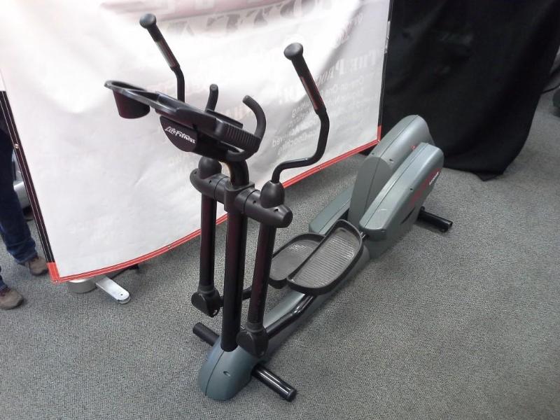lot 7 image: LifeFitness,  elliptical trainer