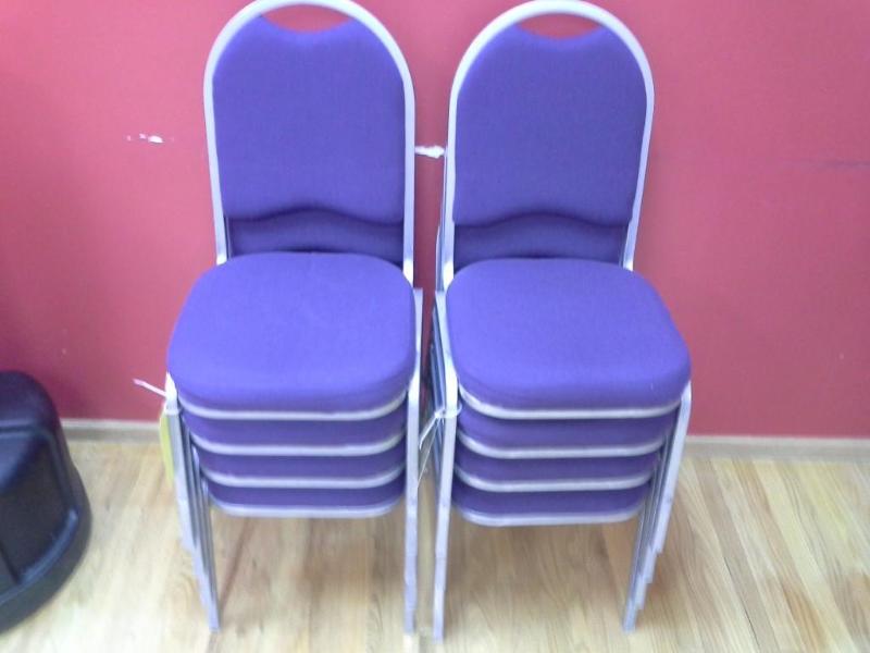 lot 77 image: Utility chairs