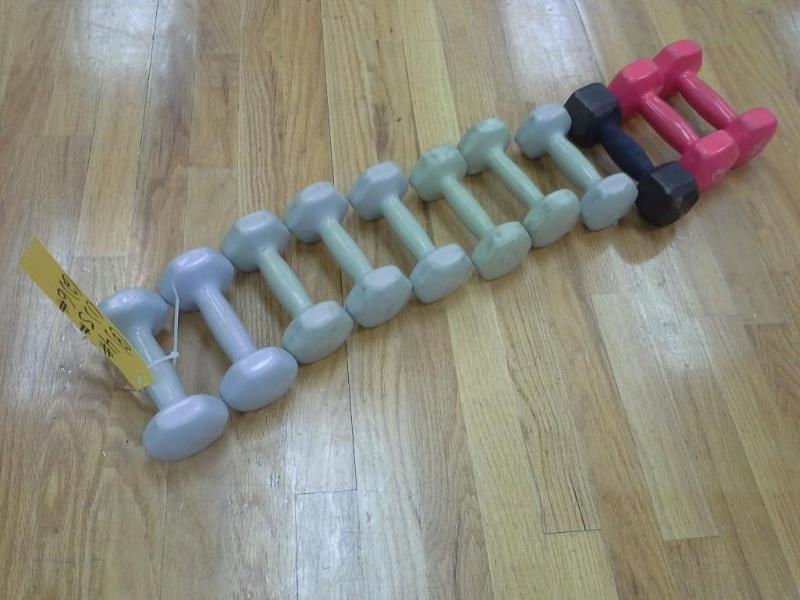 lot 88 image: Hand weights, dumbbells.