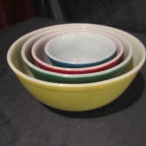 Pyrex Bowl Set