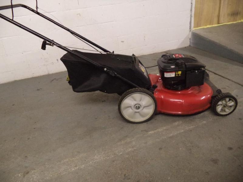 lot 2 image: Yard Machine Lawn Mower