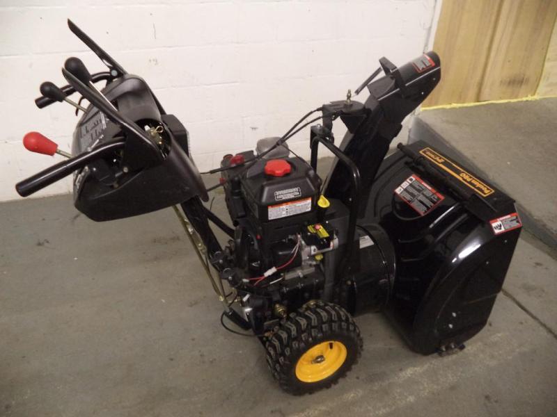 lot 3 image: Paulan Pro 24 Snow Blower