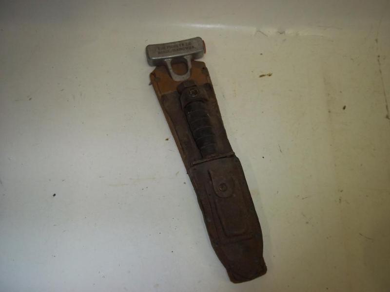 Survival Knife with Saw...