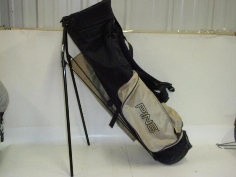Golf Club Bag   Includes stand ...