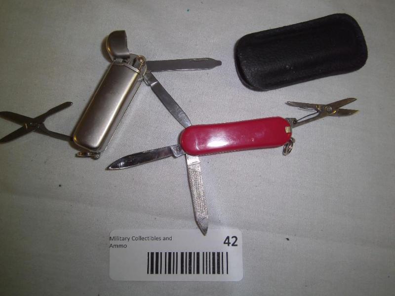 2 Knifes 1 with lighter...