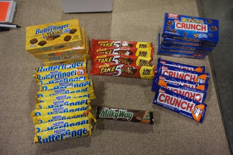 Lot of approx (30) Variety Candy Ba...