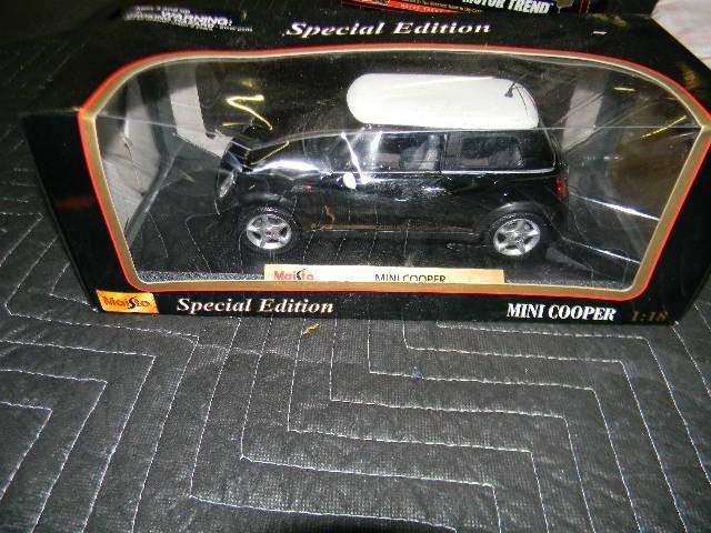 NEW in the package - Maisto Mini Co...