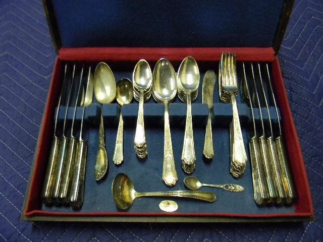 Lot of Silver Plate silverware (40 ...