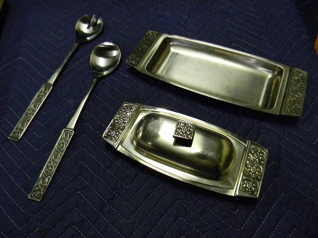 Lot of 4 stainless steel dishes - b...