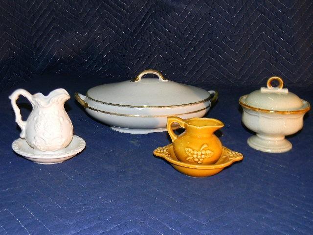 Lot of 4 - 2 creamers, 1 sugar dish...