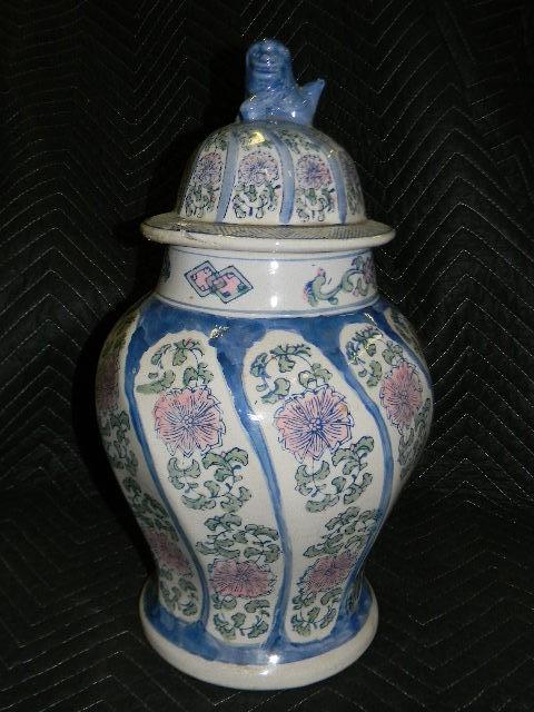 Decorative vase with lid - very coo...
