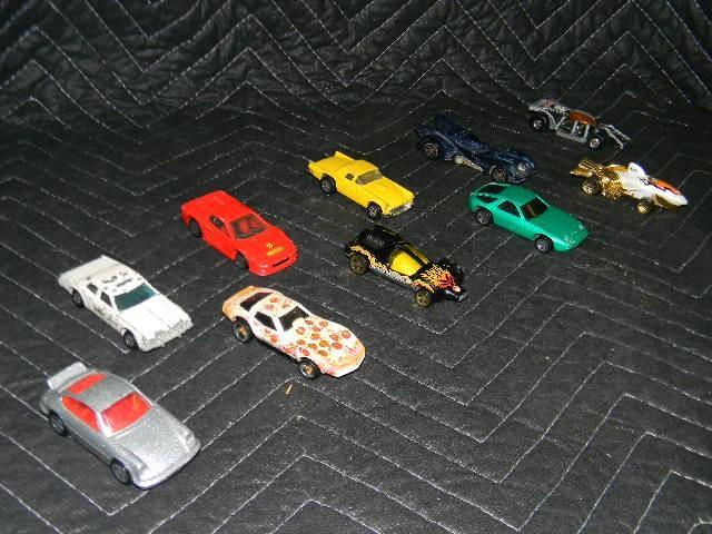 Lot of old cars - very cool pieces...