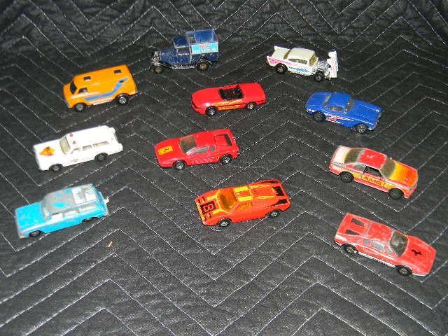 Lot of old cars - very cool pieces...