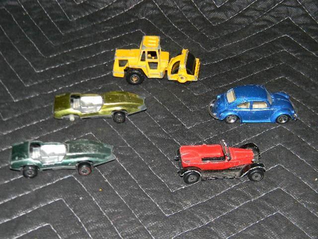 Lot of old cars - very cool...