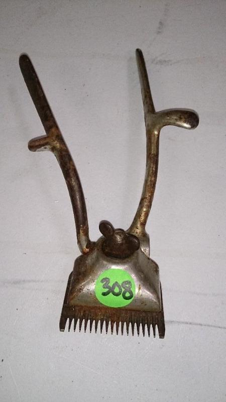 Vintage hair cutter - hand powered....