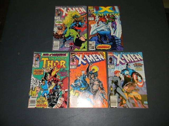 Lot of 5 Marvel Comic Books, Superh...