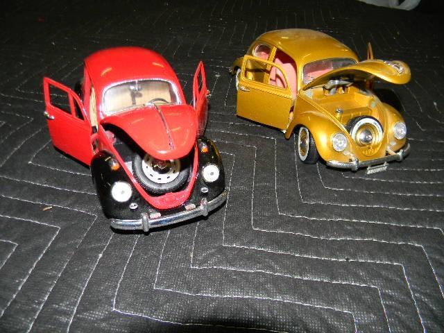 Lot of 2 die cast cars - great coll...
